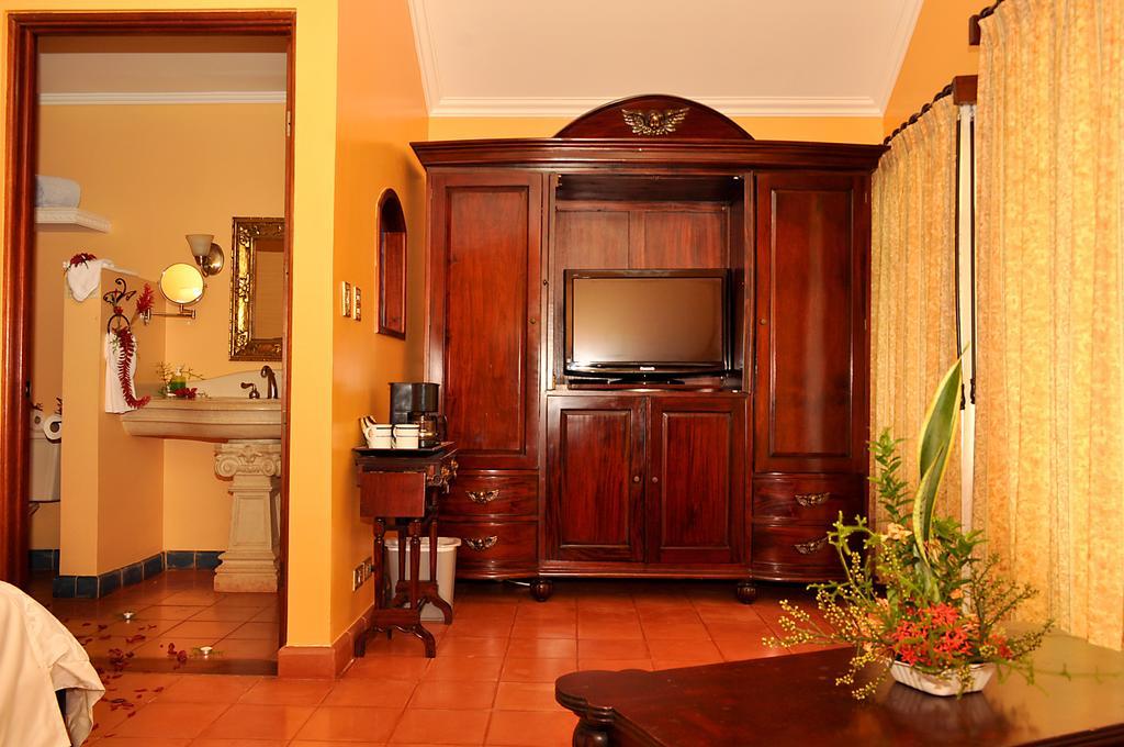 Hotel Cuna Del Angel Dominical Bagian luar foto