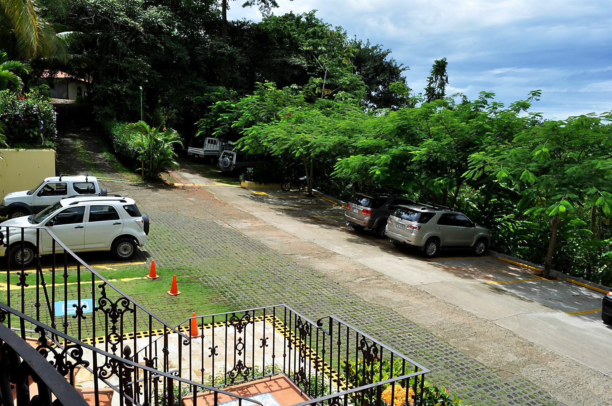Hotel Cuna Del Angel Dominical Bagian luar foto